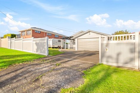Photo of property in 6 Colwill Road, Massey, Auckland, 0614