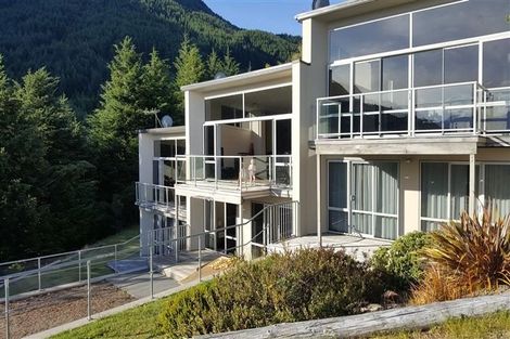 Photo of property in 6b Miller Place, Sunshine Bay, Queenstown, 9300