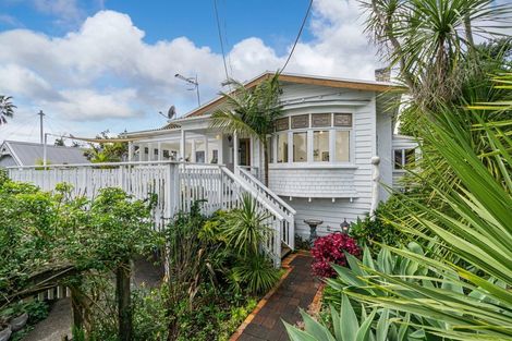 Photo of property in 24a Cautley Street, Stanley Point, Auckland, 0624