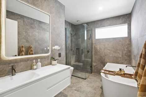 Photo of property in 63 Mangorei Road, Strandon, New Plymouth, 4312