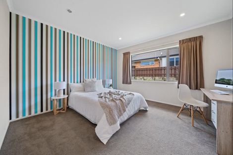 Photo of property in 5b Tupuhi Place, Highlands Park, New Plymouth, 4312