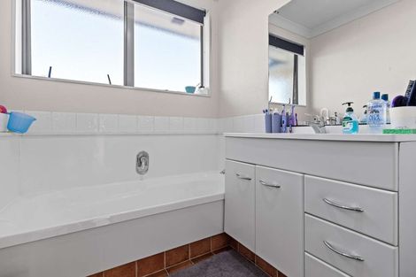 Photo of property in 18 Glen Cree Avenue, Rototuna, Hamilton, 3210