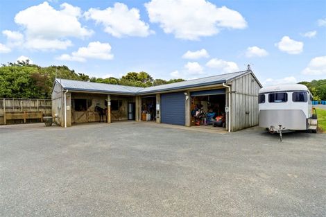 Photo of property in 132 Muriwai Valley Road, Muriwai, Waimauku, 0881