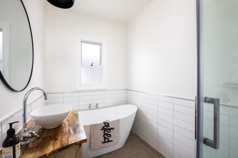 Photo of property in 319 Carrington Street, Vogeltown, New Plymouth, 4310