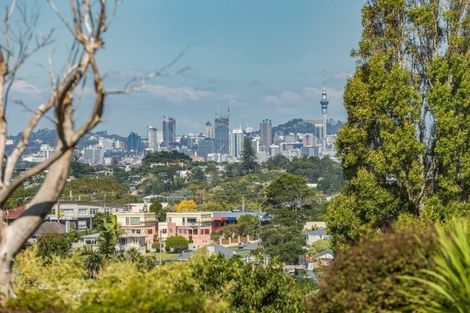 Photo of property in 2/33 Parr Terrace, Castor Bay, Auckland, 0620