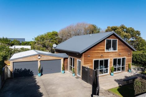 Photo of property in 8a Queen Street, Brighton, Dunedin, 9035