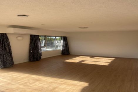 Photo of property in 1/36 Saddleback Rise, Murrays Bay, Auckland, 0630