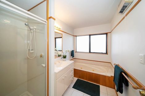 Photo of property in 11 Kinross Drive, Merrilands, New Plymouth, 4312