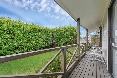 Photo of property in 2/20 Hill Crescent, Papakura, 2110