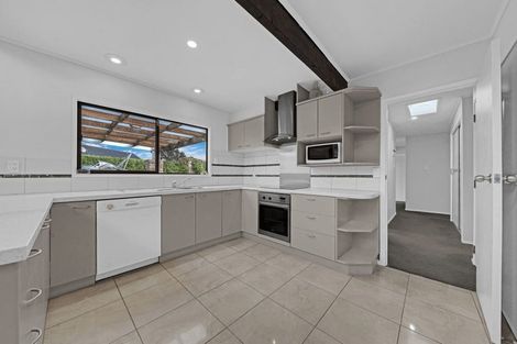 Photo of property in 49 Kurnell Drive, Botany Downs, Auckland, 2010
