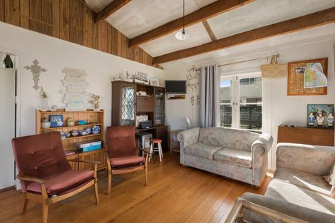 Photo of property in 283 Seaforth Road, Waihi Beach, 3611