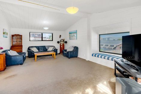 Photo of property in 3 Hattaway Avenue, Bucklands Beach, Auckland, 2012
