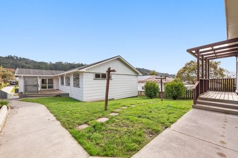 Photo of property in 4 Thomson Grove, Stokes Valley, Lower Hutt, 5019