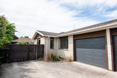 Photo of property in 2/115 Prestons Road, Redwood, Christchurch, 8051