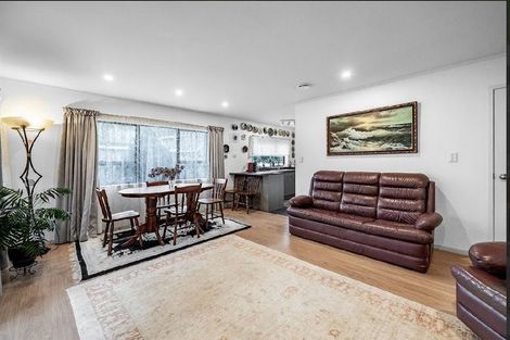 Photo of property in 1/7 Dalkeith Place, Opaheke, Papakura, 2113