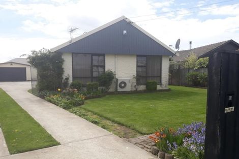 Photo of property in 33 Farquhars Road, Redwood, Christchurch, 8051