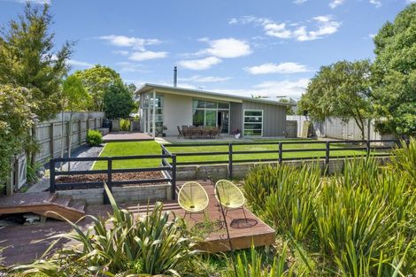 Photo of property in 19 Springdale Grove, Fitzherbert, Palmerston North, 4410