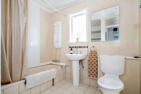 Photo of property in 102 Dominion Road, Papakura, 2110