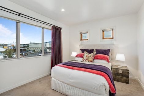 Photo of property in 1/13 Milford Road, Milford, Auckland, 0620