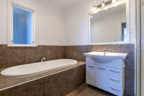 Photo of property in 18 Scenic Heights, Acacia Bay, Taupo, 3330