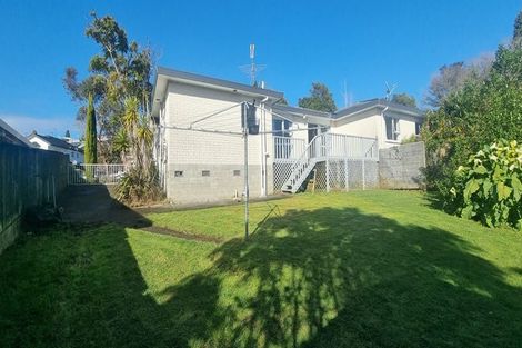 Photo of property in 2 Kerlin Crescent, West Harbour, Auckland, 0618