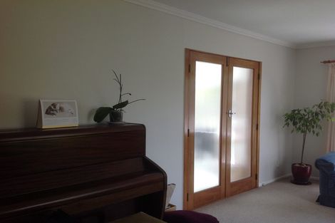 Photo of property in 33 Viewmont Drive, Harbour View, Lower Hutt, 5010