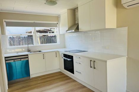 Photo of property in 8 Ranui Station Road, Ranui, Auckland, 0612