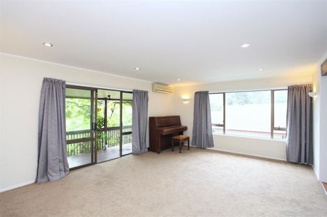 Photo of property in 15 Kingsclere Place, Goodwood Heights, Auckland, 2105