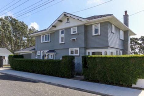 Photo of property in 28 Baring Terrace, Strandon, New Plymouth, 4312