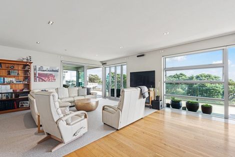 Photo of property in The Reef, 93 Saint Aubyn Street, New Plymouth, 4310