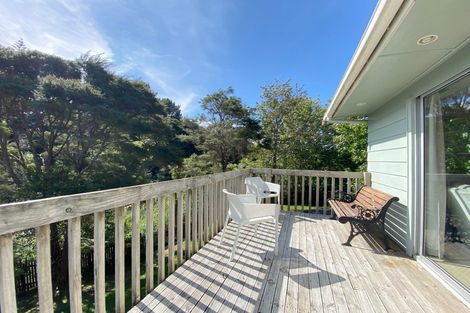 Photo of property in 37 Onedin Place, Titirangi, Auckland, 0604