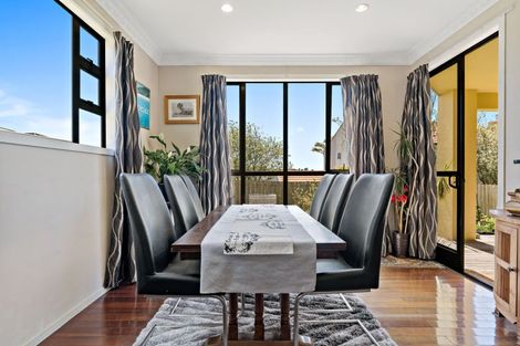 Photo of property in 11 Mackwell Road, Fairview Heights, Auckland, 0632