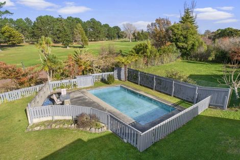 Photo of property in 27 Parkland Crescent, Terrace End, Palmerston North, 4410