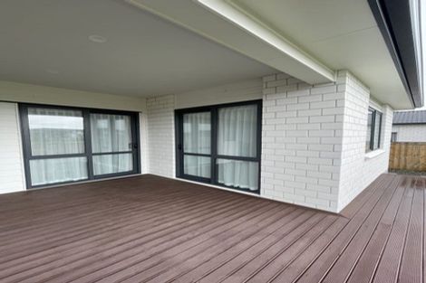 Photo of property in 8 Rossbeg Lane, Flat Bush, Auckland, 2019