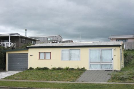 Photo of property in 42 Kahukura Avenue, Waitarere Beach, Levin, 5510