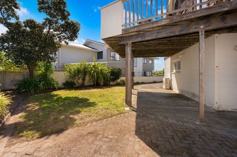 Photo of property in 33 Oratia Street, Waikanae Beach, Waikanae, 5036