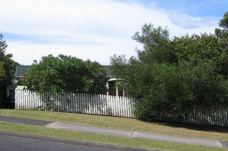 Photo of property in 19 Robin Lane, Browns Bay, Auckland, 0630