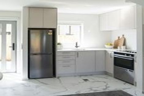 Photo of property in 11/8 Yeovil Road, Te Atatu Peninsula, Auckland, 0610