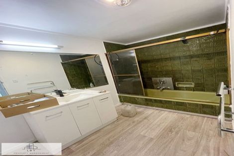 Photo of property in 112 Point View Drive, East Tamaki Heights, Auckland, 2016