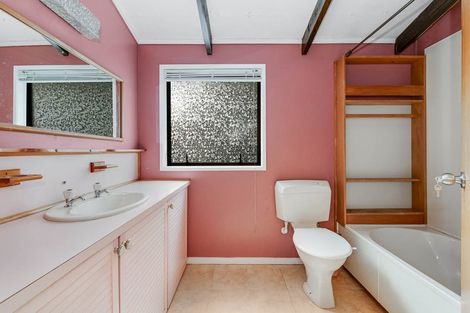 Photo of property in 13 Makiri Street, Helensville, 0800