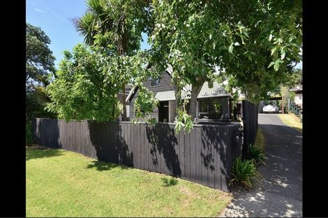 Photo of property in 2/26 Sandown Road, Rothesay Bay, Auckland, 0630