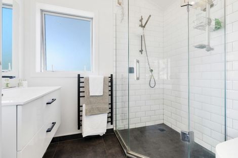 Photo of property in 2/19 Limmer Place, Browns Bay, Auckland, 0632