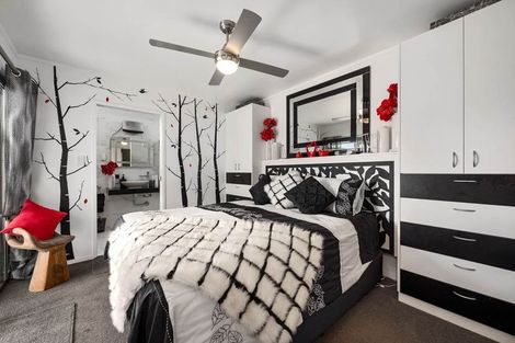 Photo of property in 4 Taitapu Street, Massey, Auckland, 0614