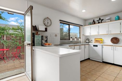 Photo of property in 15 Endeavour Avenue, Welcome Bay, Tauranga, 3112