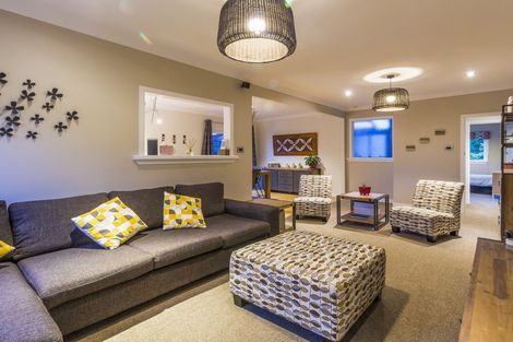 Photo of property in 26 Atkinson Road, Titirangi, Auckland, 0604