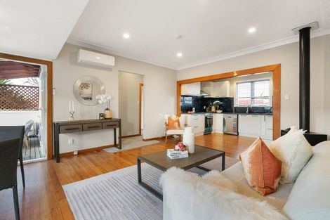 Photo of property in 55 Eastglen Road, Glen Eden, Auckland, 0602