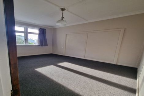 Photo of property in 2 Sugarloaf Road, Brooklyn, Wellington, 6021