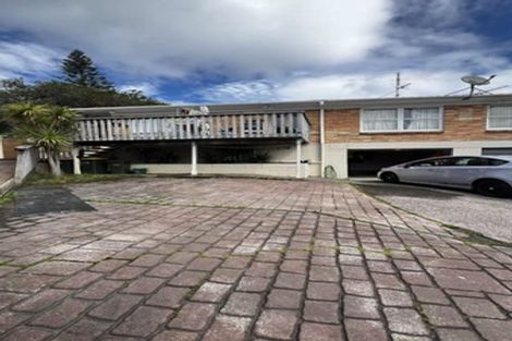 Photo of property in 2/5 Downing Street, Glenfield, Auckland, 0629