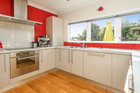 Photo of property in 26 Atkinson Road, Titirangi, Auckland, 0604