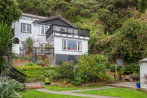 Photo of property in 22 Tawa Street, Eastbourne, Lower Hutt, 5013